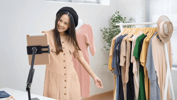 Chào hỏi và giới thiệu (3-5 phút đầu) Chào hỏi và giới thiệu (3-5 phút đầu)