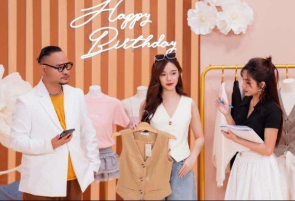 Mẫu kịch bản livestream bán quần áo với KOLs Mẫu kịch bản livestream bán quần áo với KOLs