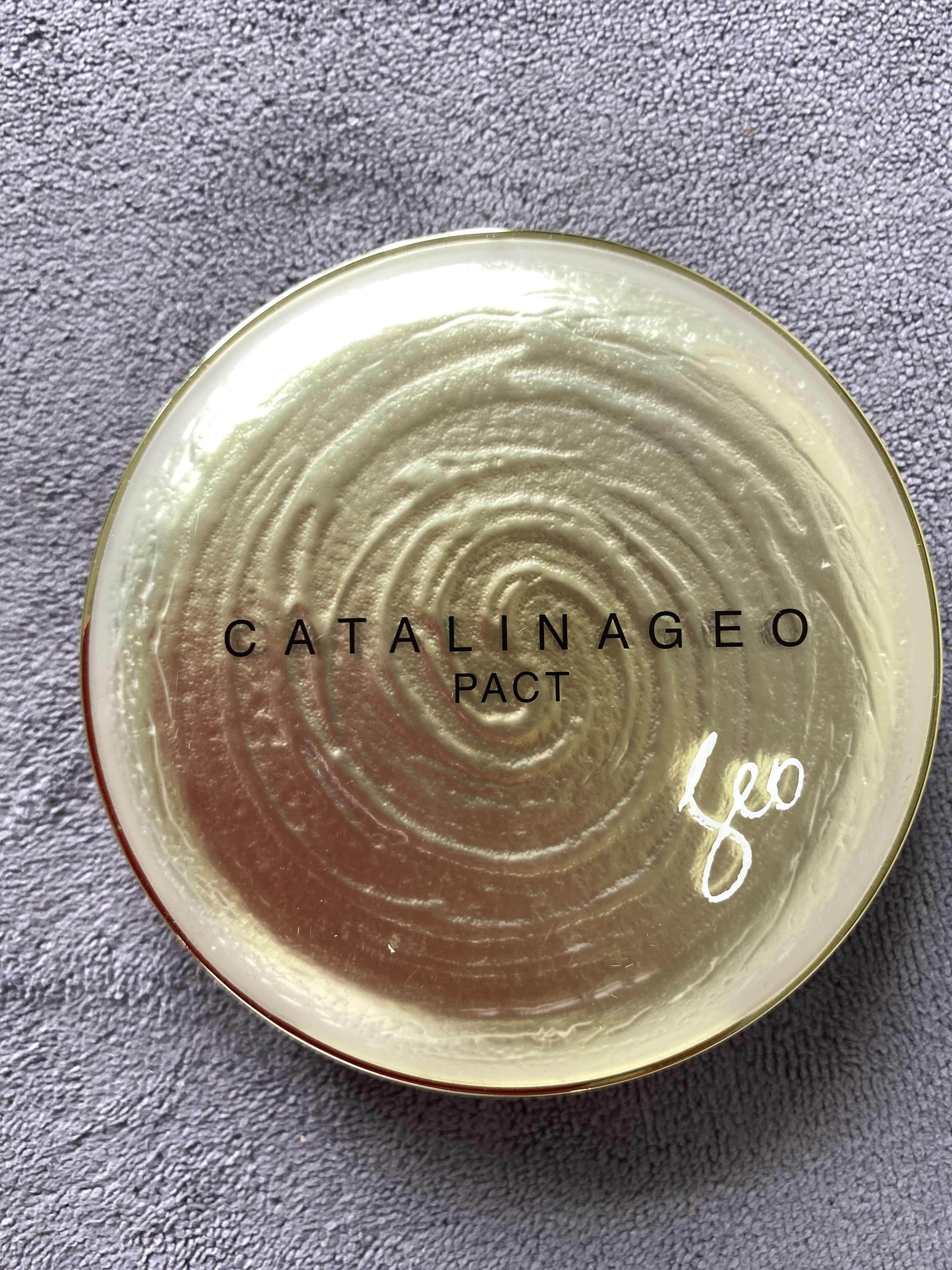 Phấn Phủ Dạng Nén Siêu Mịn Geo Lamy Catalina Golden Pact - Chì Không Chứa, Che Phủ Lỗ Chân Lông Tự Nhiên, Dành Cho Mọi Loại Da