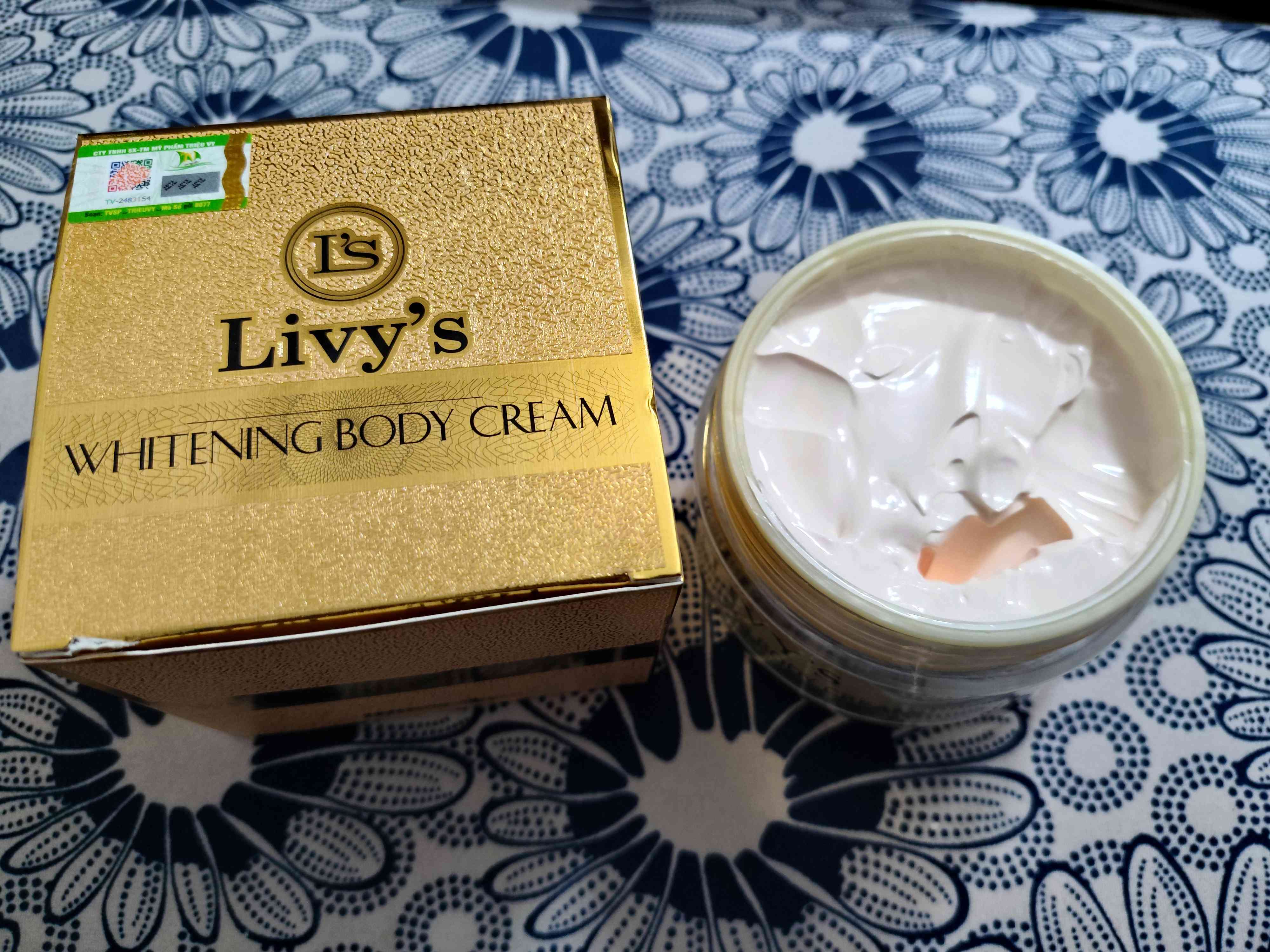 Kem Dưỡng Trắng Da Livy's Vàng 250gr - Body Collagen X3 Luxury, Giúp Da Sáng Mịn, Chống Nắng SPF 45+++ Từ Thái Lan