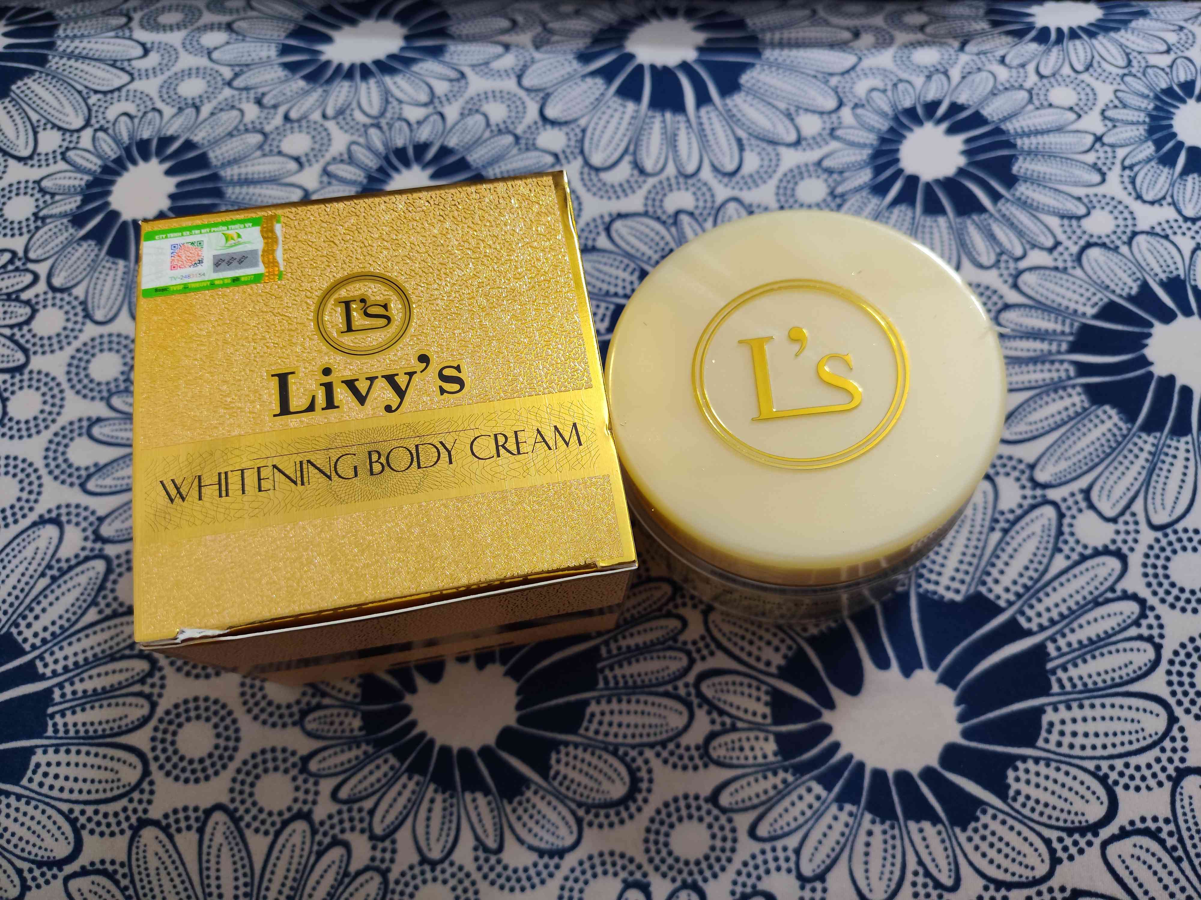 Kem Dưỡng Trắng Da Livy's Vàng 250gr - Body Collagen X3 Luxury, Giúp Da Sáng Mịn, Chống Nắng SPF 45+++ Từ Thái Lan