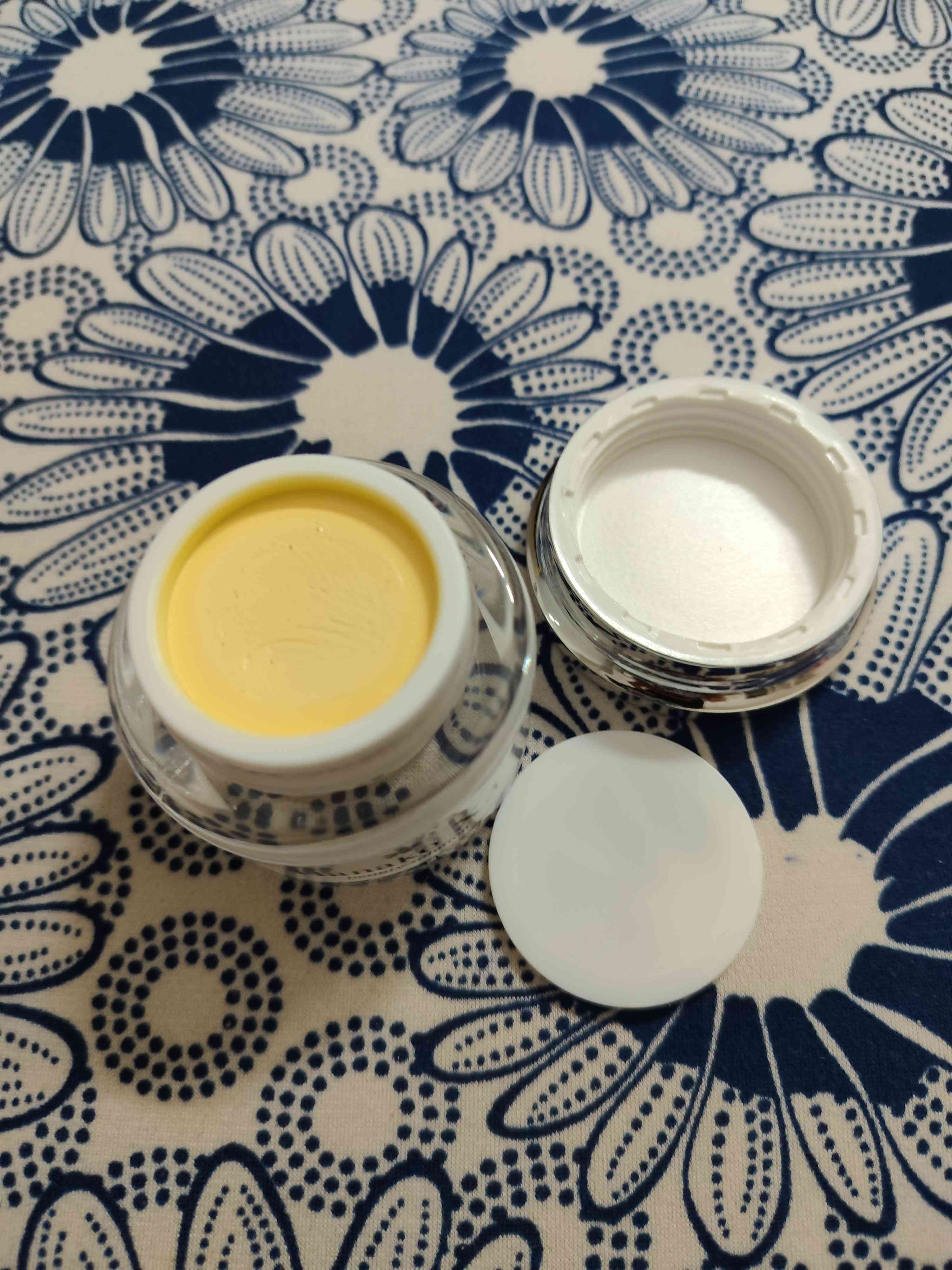 Kem Dưỡng Trắng Da Livy's Vàng 250gr - Body Collagen X3 Luxury, Giúp Da Sáng Mịn, Chống Nắng SPF 45+++ Từ Thái Lan