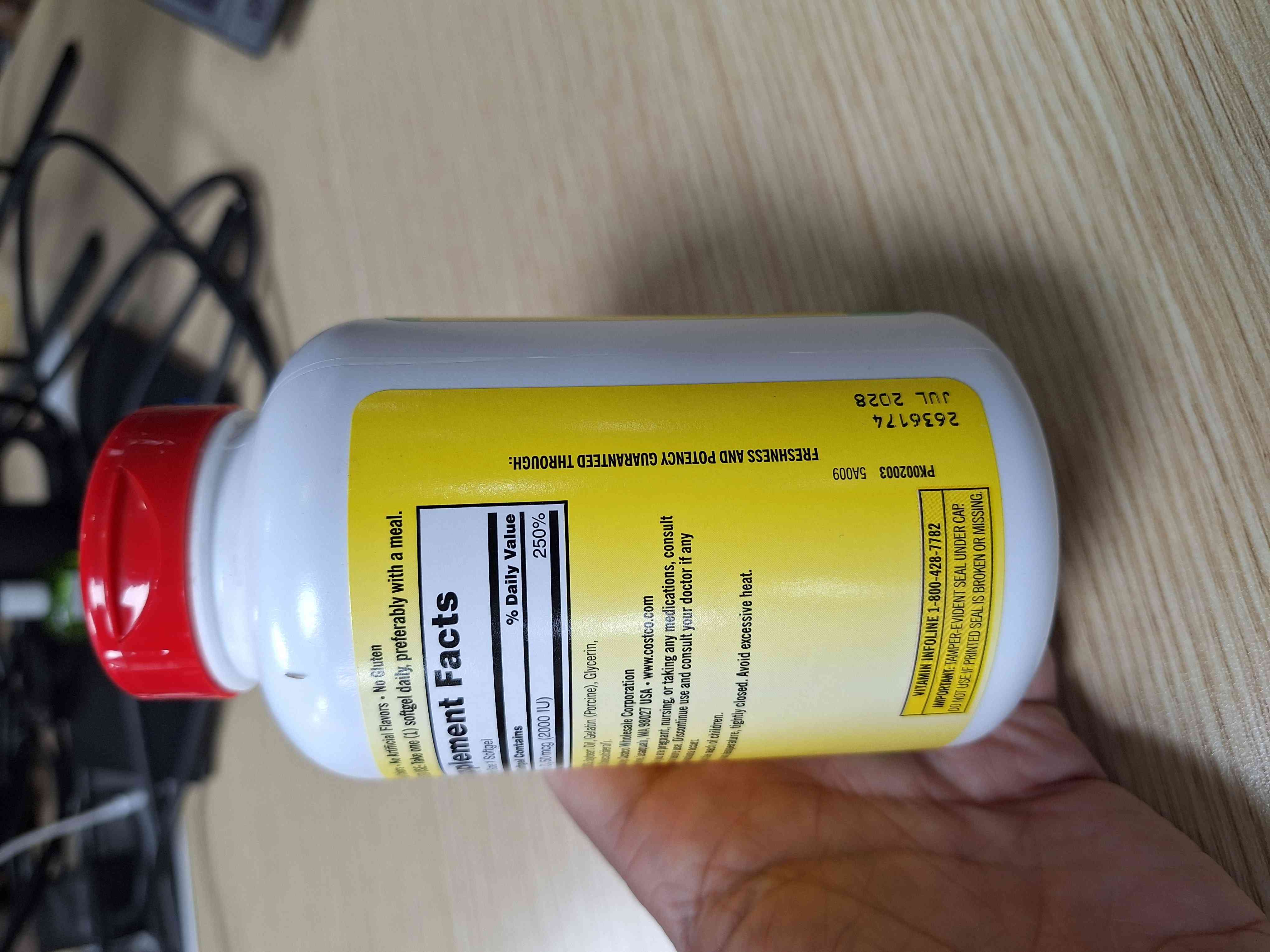 Vitamin D3 2000IU Kirkland - Viên uống bổ sung vitamin mặt trời, hỗ trợ xương và miễn dịch, đóng gói 600 viên