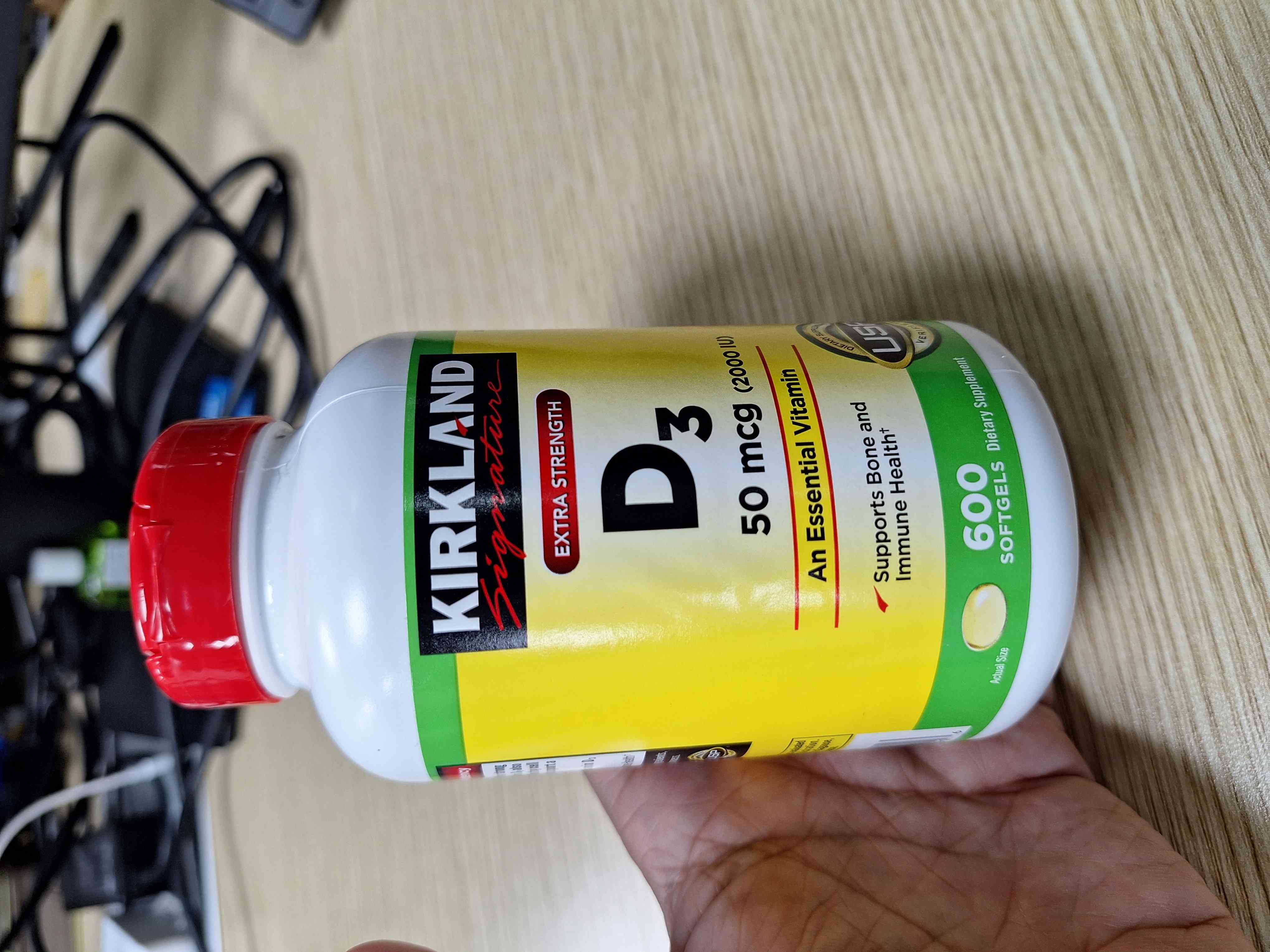 Vitamin D3 2000IU Kirkland - Viên uống bổ sung vitamin mặt trời, hỗ trợ xương và miễn dịch, đóng gói 600 viên