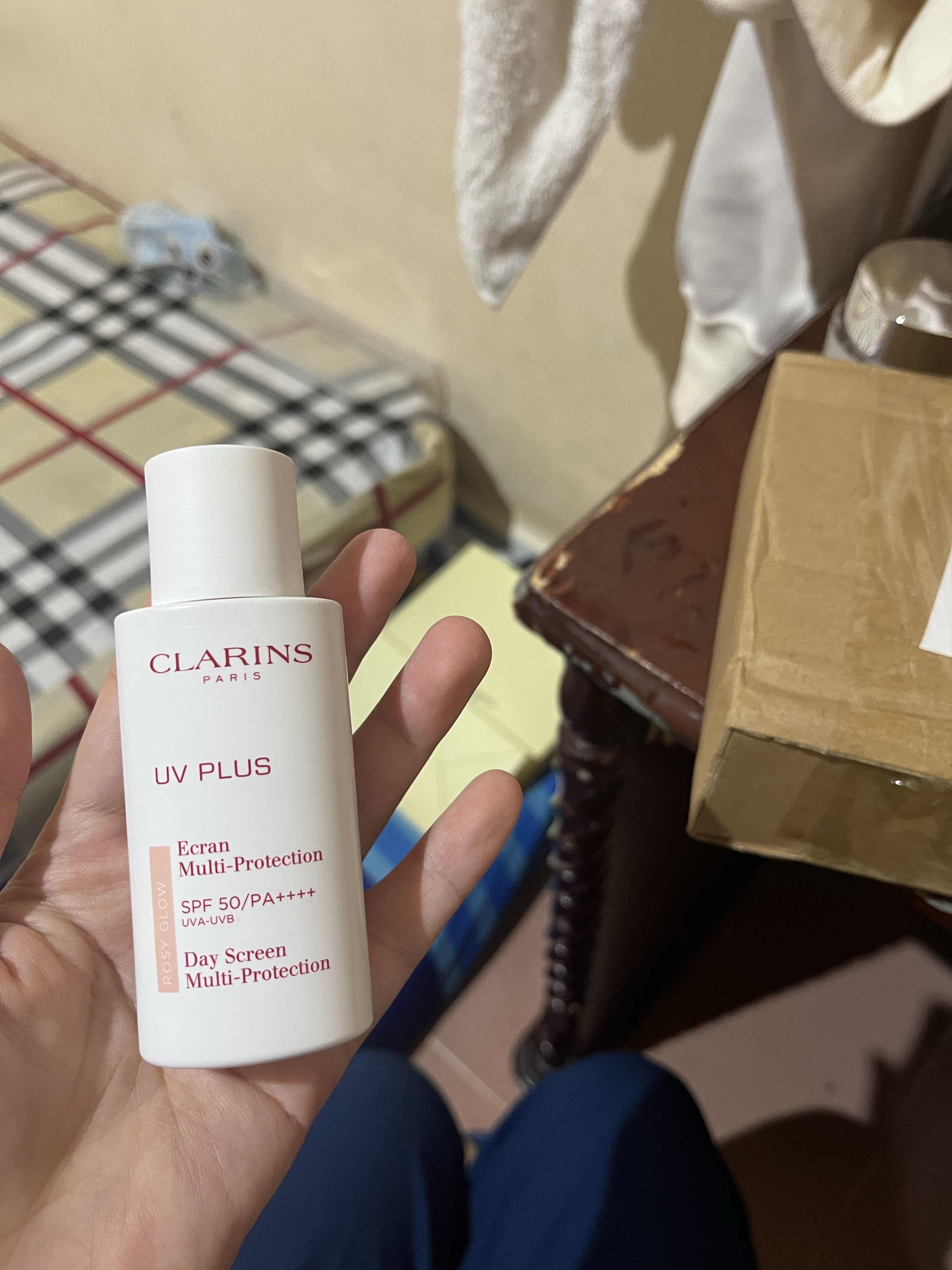 Kem Chống Nắng Clarins Rosy Glow UV Plus SPF50 Màu Hồng 50ml - Bảo Vệ Tối Ưu, Làm Sáng Da, Phù Hợp Với Da Nhạy Cảm