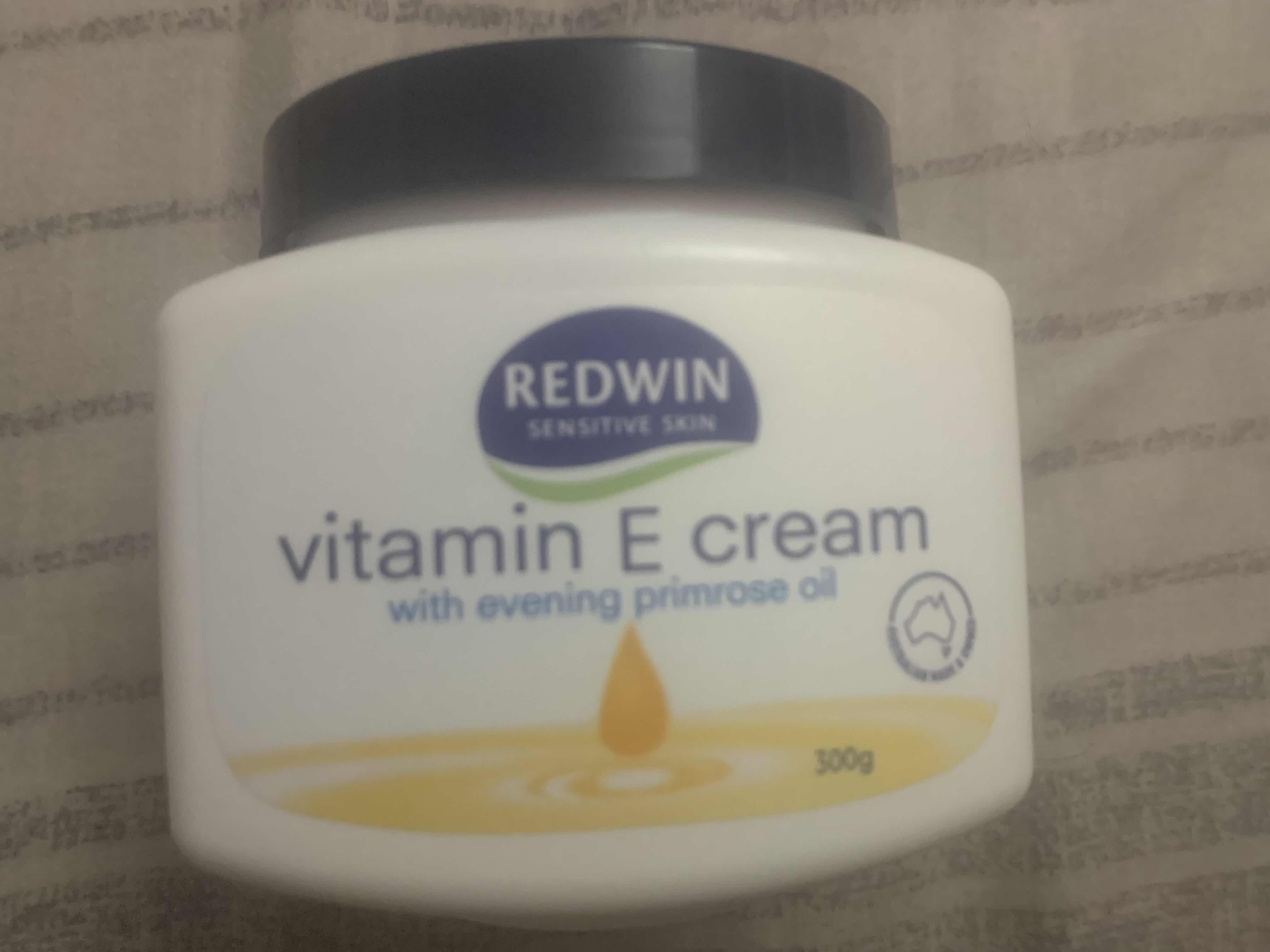 Kem Dưỡng Da Nhập Khẩu Úc Redwin 300g - Dầu Dưỡng Thể Có Vitamin E Giúp Da Mềm Mại, Bảo Vệ Da Khỏi Tác Động Môi Trường