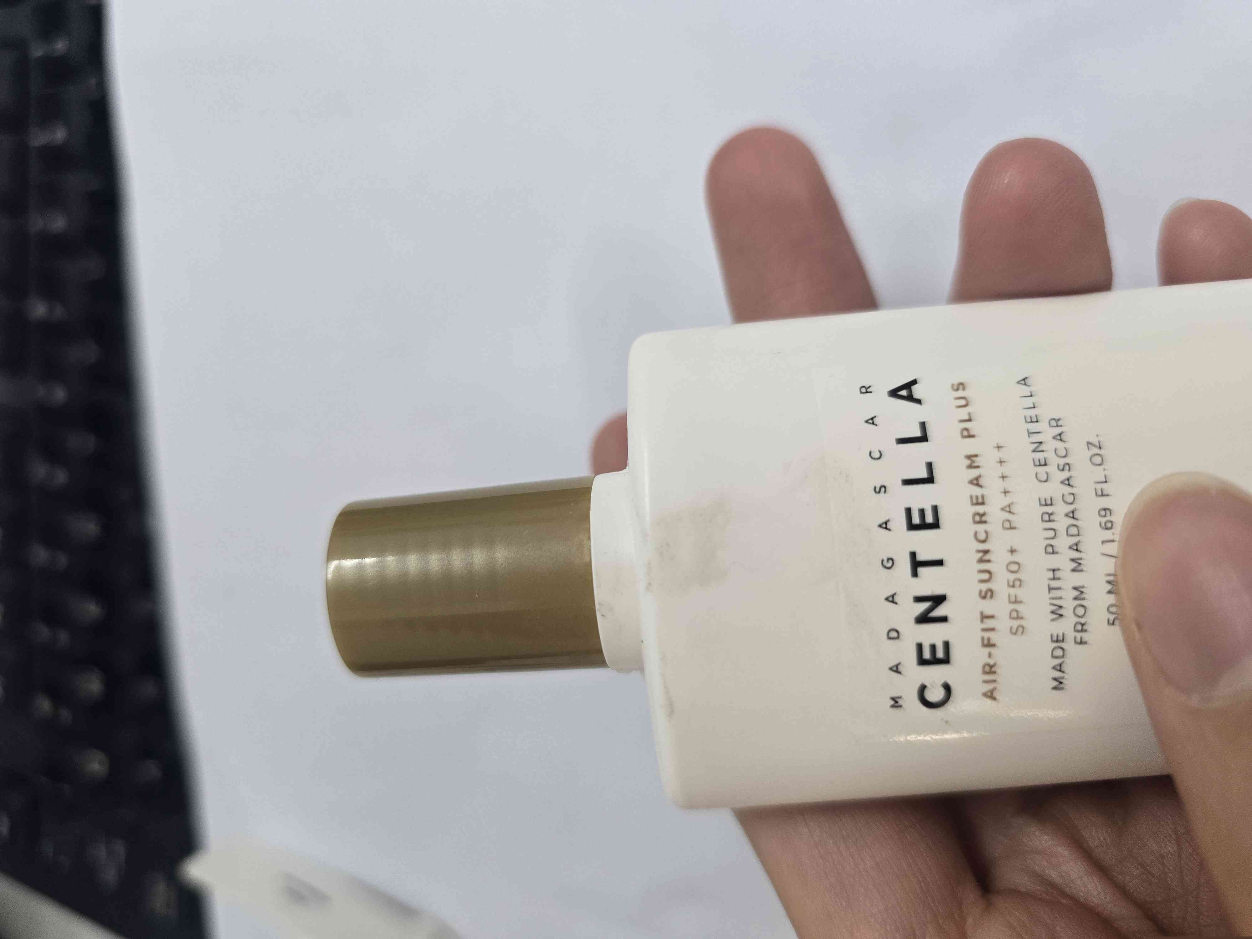 Kem chống nắng Skin1004 Madagascar Centella Air-Fit SunCream SPF50+ PA++++ - Bảo vệ da tối ưu khỏi tia UV, cấp ẩm và làm dịu da, chính hãng Hàn Quốc
