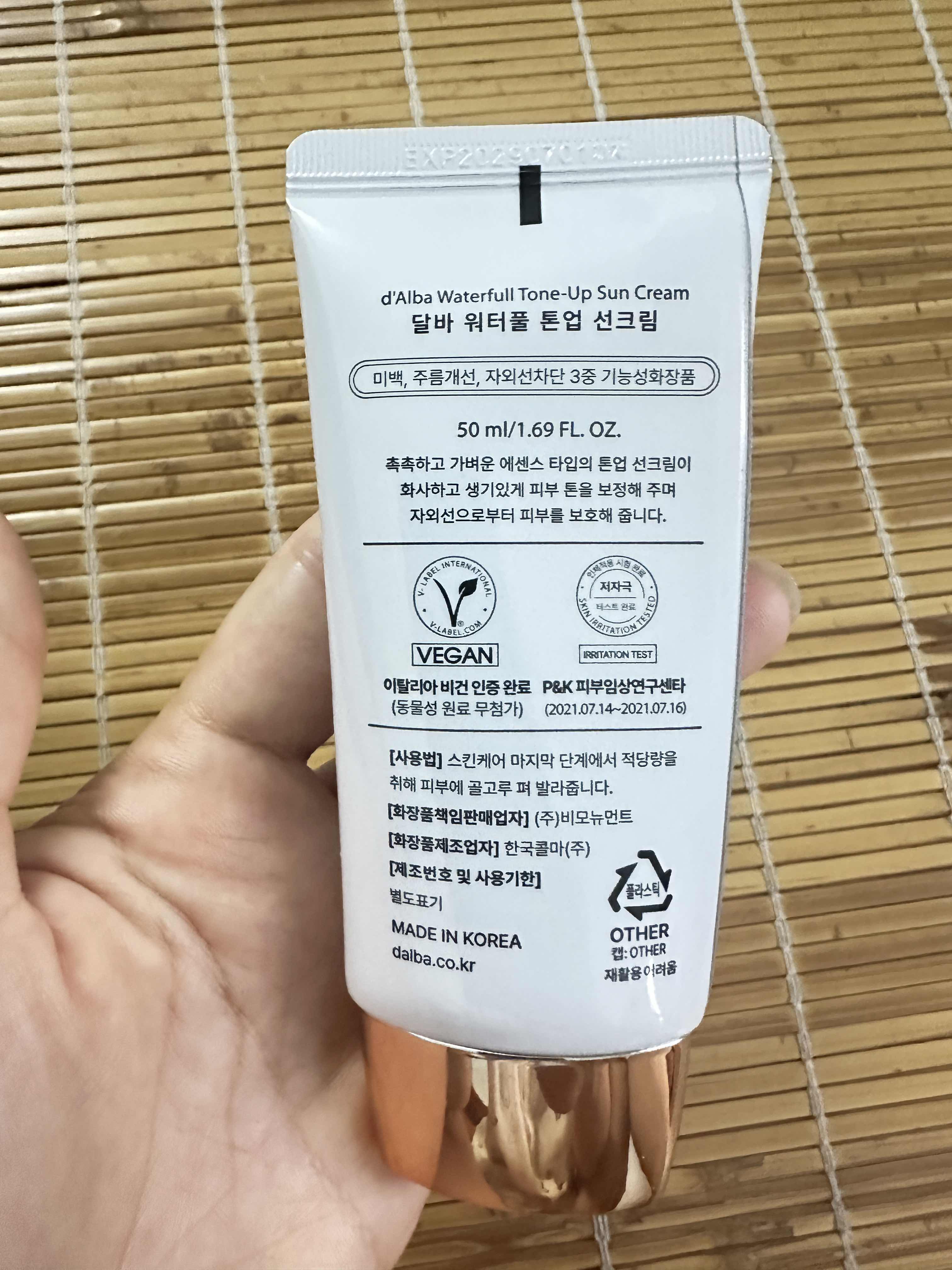 Kem chống nắng nâng tông da Waterfull Tone-up Sun Cream SPF 50+ 50ml - [d'Alba Official]