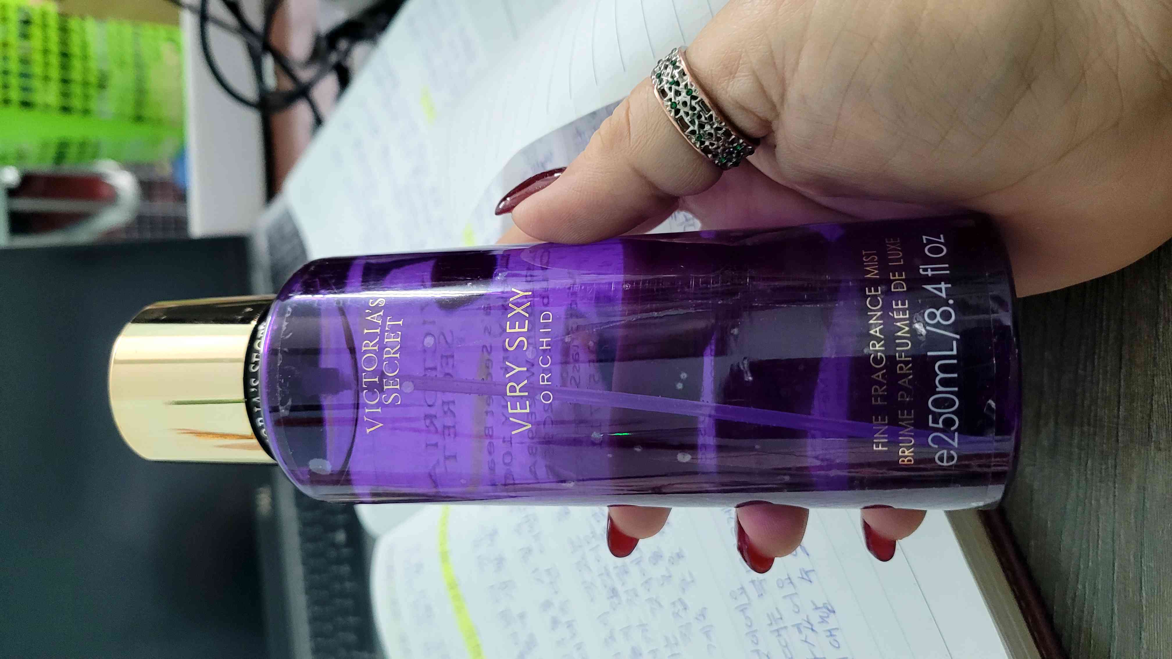 Xịt Thơm Victoria’s Secret Very Sexy Fragrance Mist (250ml)