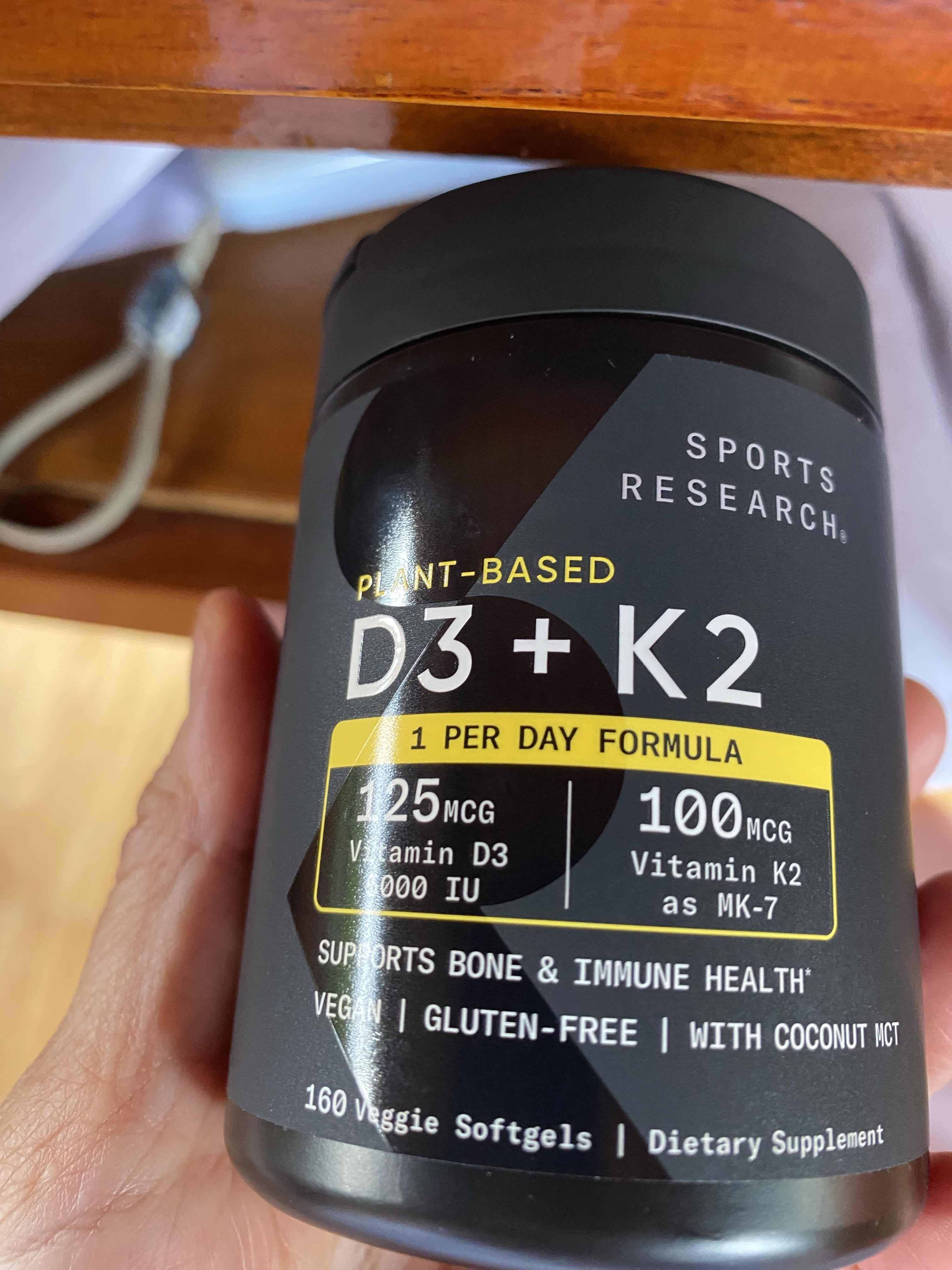 Viên Hỗ Trợ Xương Khớp Vitamin D3 + K2 Sports Research 160 Viên - Tăng Cường Hấp Thụ Canxi và Duy Trì Sức Khỏe Xương Răng