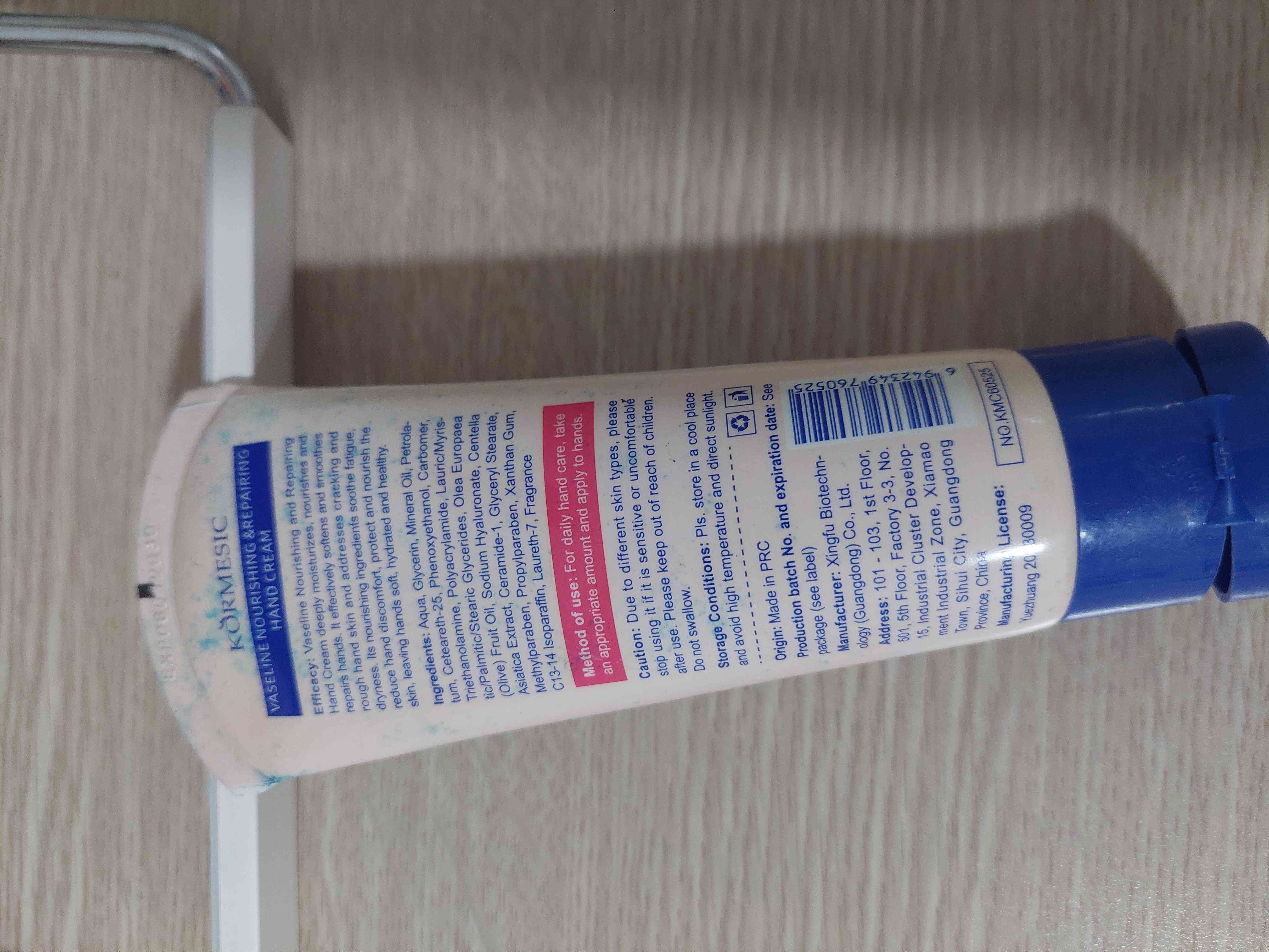Kem Dưỡng Da Tay Vaseline 60g – Dưỡng Ẩm, Làm Trắng Da, Giúp Da Mịn Màng và Không Nứt Nẻ, Phù Hợp Mọi Loại Da