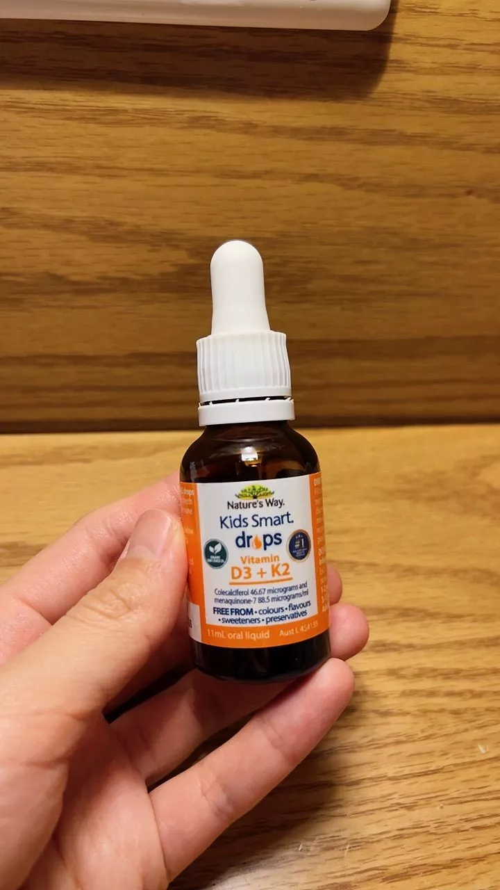 Siro Nature's Way Kids Smart Drops Vitamin D3 + K2 - Bổ Sung Vitamin D3 và K2 Hỗ Trợ Hấp Thụ Canxi Cho Trẻ Từ 0 Tháng Tuổi