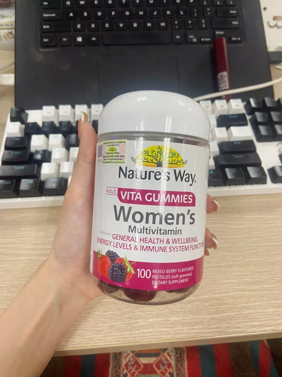 Vitamin Tổng Hợp Cho Nữ Nature's Way Adult Vita Gummies - Bổ Sung Vitamin, Tăng Cường Sức Khỏe, Tốt Cho Xương, Da, Tóc - 100 Viên