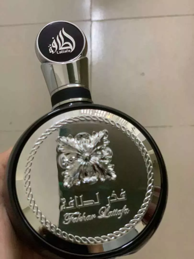 Nước hoa nam Lattafa Fakhar Black EDP 100ml - Hương gỗ thơm cay nồng, lịch lãm và cuốn hút cho phái mạnh