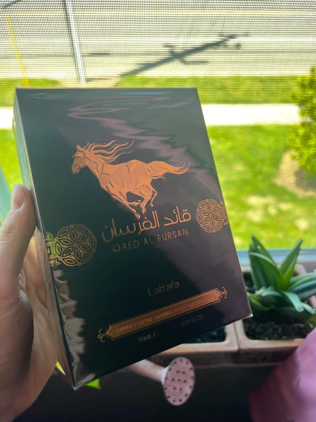 Nước Hoa Unisex Lattafa Qaed Al Fursan EDP 100ml - Hương Hoa Cỏ Nhiệt Đới Tinh Tế, Lưu Hương Lâu 8-12h, Phù Hợp Cho Cả Nam Nữ