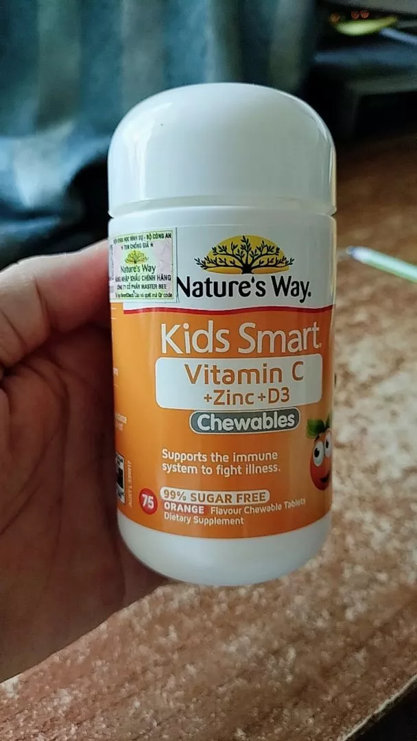 Viên Nhai Bổ Sung Vitamin C + Kẽm + D3 Nature's Way Cho Bé - Hỗ Trợ Tăng Cường Sức Khỏe Và Đề Kháng, Hương Vị Cam Ngon, Dành Cho Trẻ Từ 2 Tuổi