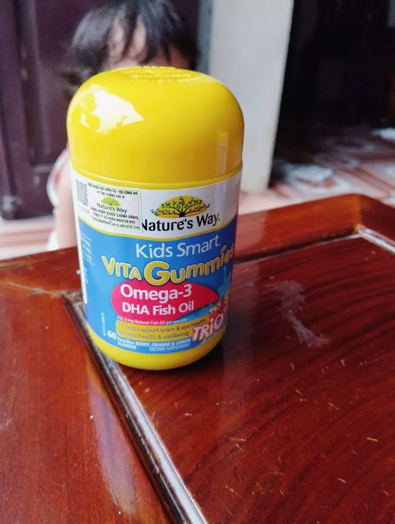Kẹo dẻo Nature's Way Kids Smart Vita Gummies Omega-3 DHA - Bổ sung dầu cá tự nhiên cho sức khỏe não bộ và thị lực trẻ em, 60 viên