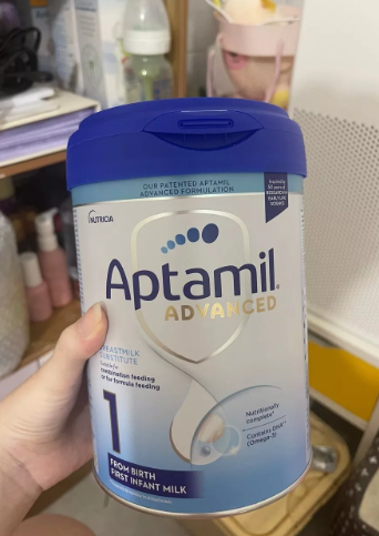 Sữa Aptamil Advanced 1 800g - Sữa công thức cho bé 0-6 tháng tuổi, hỗ trợ phát triển trí não và toàn diện, hàng nhập khẩu từ Anh.