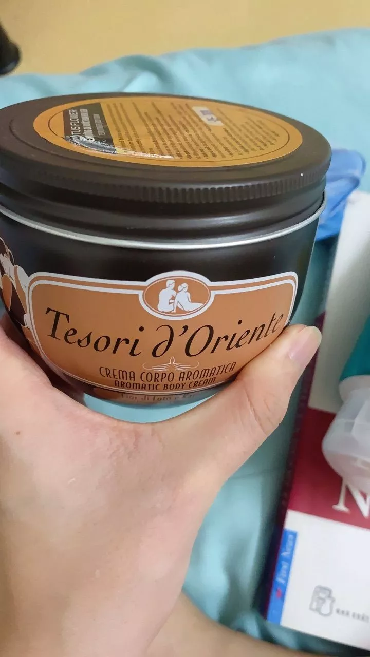 Kem Dưỡng Thể Tesori d'Oriente Hương Hoa Sen 300g - Dưỡng Ẩm Sâu, Nguyên Liệu Tự Nhiên, Phù Hợp Da Khô, Lưu Hương Dịu Nhẹ