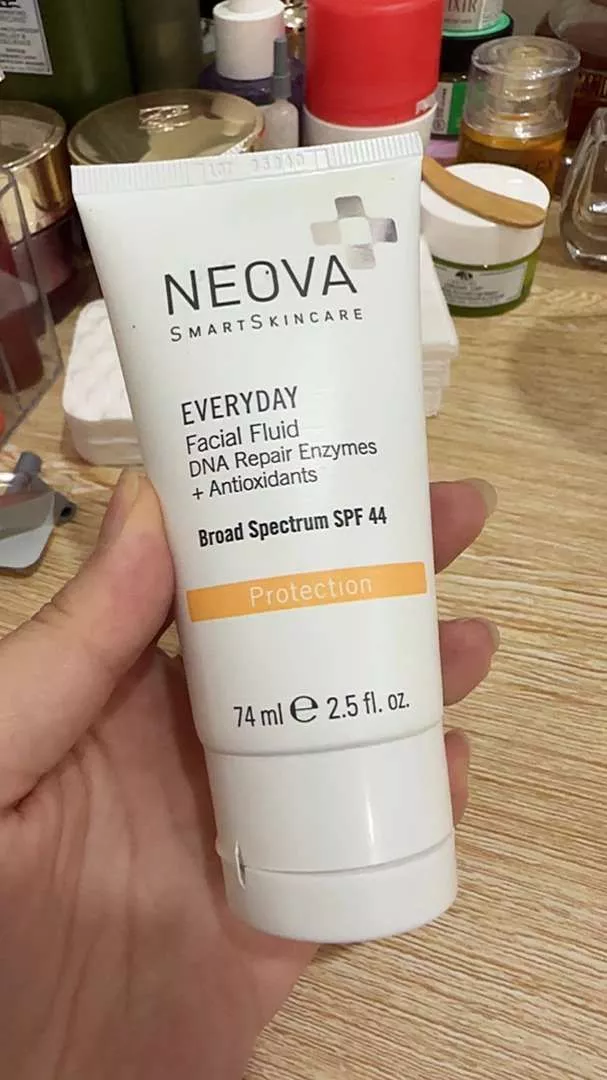 Kem Chống Nắng Neova Everyday Facial Fluid SPF44 - Dưỡng Ẩm, Bảo Vệ Da Mặt Và Body, Không Gây Nhờn, Thẩm Thấu Nhanh