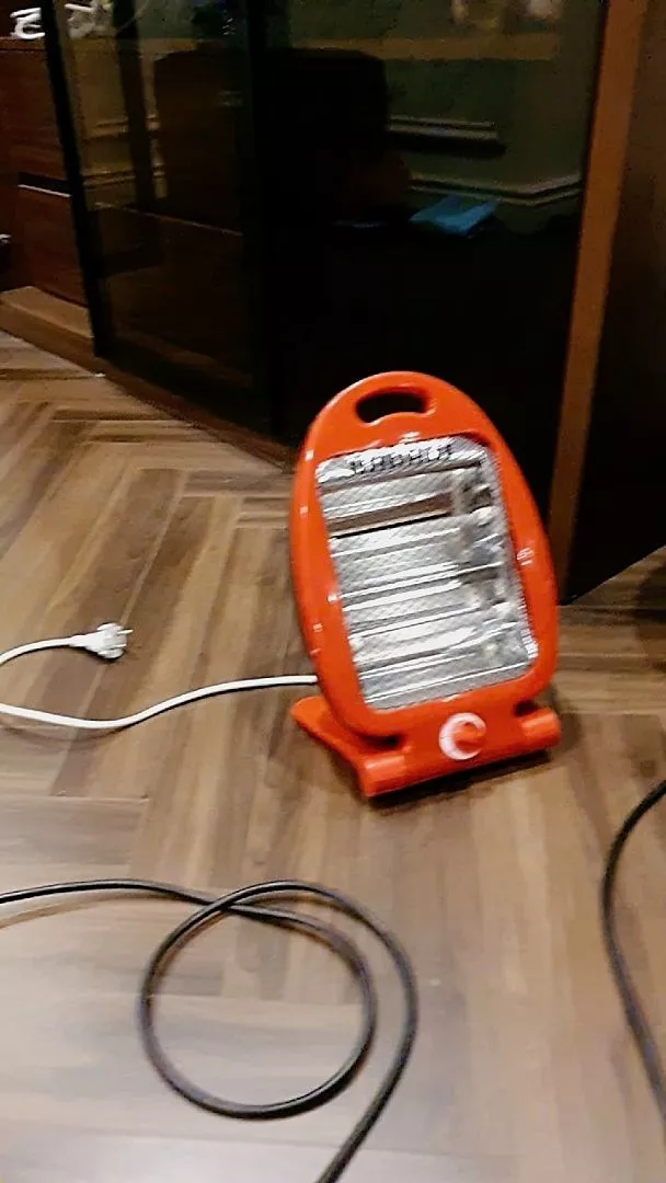 Quạt Sưởi Halogen Fujika 80A - Thiết Kế Nhỏ Gọn, Tiết Kiệm Điện, An Toàn Cho Trẻ Em và Người Già