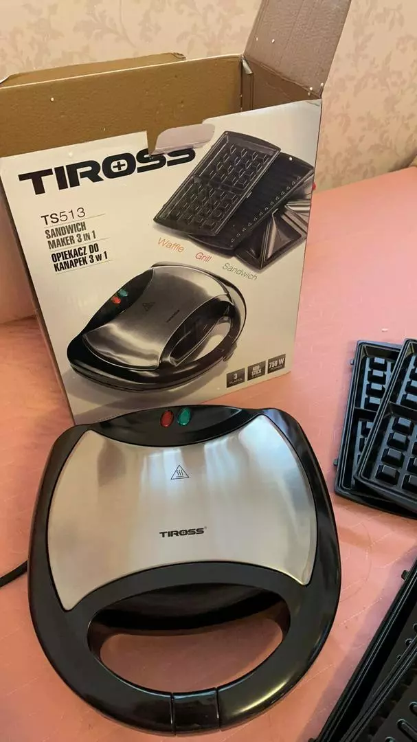 Máy Nướng Kẹp Bánh Tiross TS-513 Đen - 3 Chức Năng Nướng Sandwich, Waffle, Pate - Dễ Sử Dụng, Chống Dính, Công Suất 750W