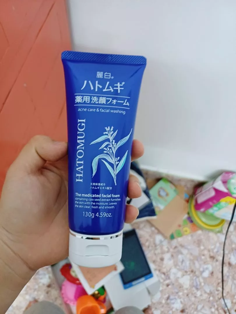 Sữa Rửa Mặt Hatomugi The Medicated Facial Foam 130g - Ngừa Mụn, Cấp Ẩm, Dành Cho Da Dầu - Chiết Xuất Hạt Ý Dĩ Từ Nhật Bản