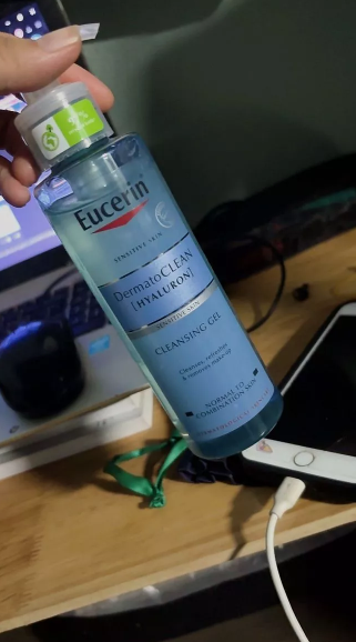 Sữa Rửa Mặt Eucerin DermatoClean Hyaluron Cleansing Gel 200ml - Gel Làm Sạch Da Không Cồn, Không Hương Liệu, Phù Hợp Mọi Loại Da